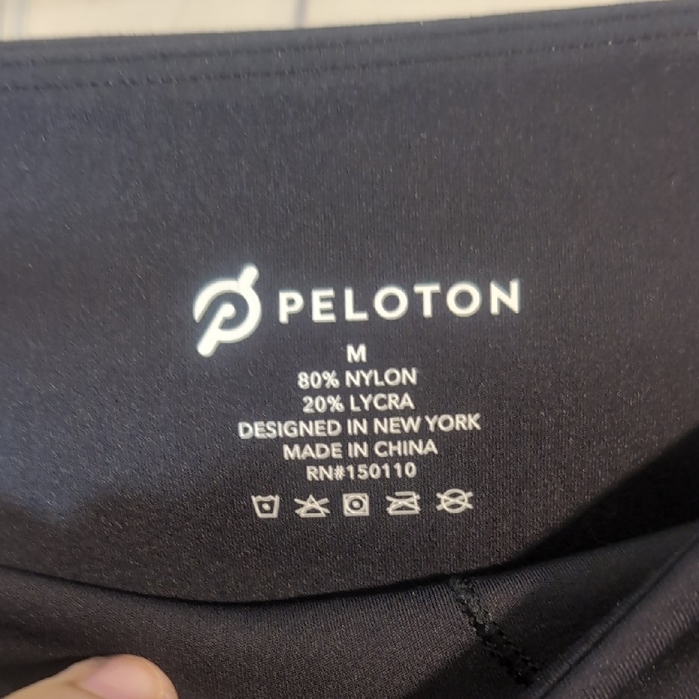 Peloton Black Blue and Neon Yellow Athletic Crop Top & Leggings Set - Picture 6 of 6